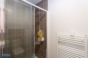 En-suite- click for photo gallery